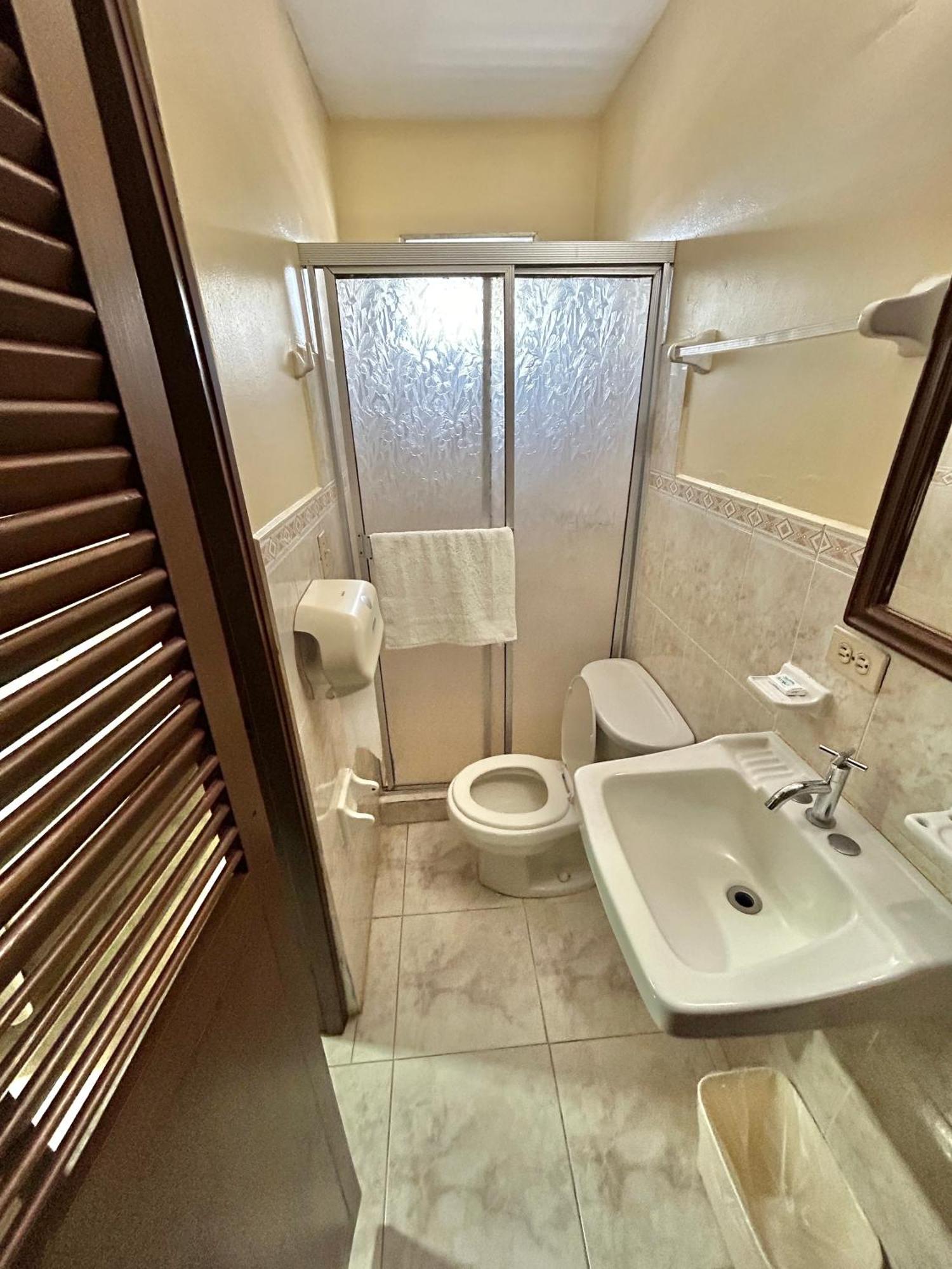 Hotel Madrid Chiriqui Давид Екстериор снимка