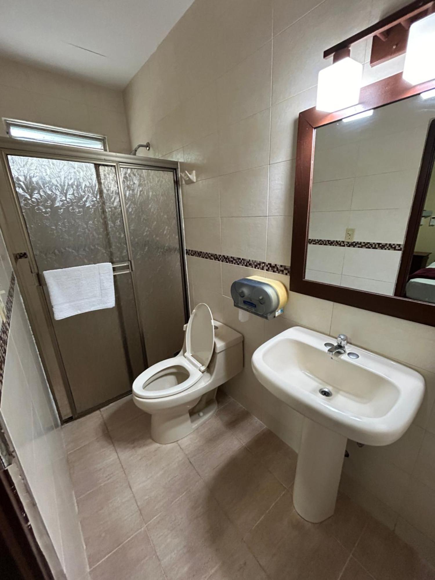 Hotel Madrid Chiriqui Давид Екстериор снимка